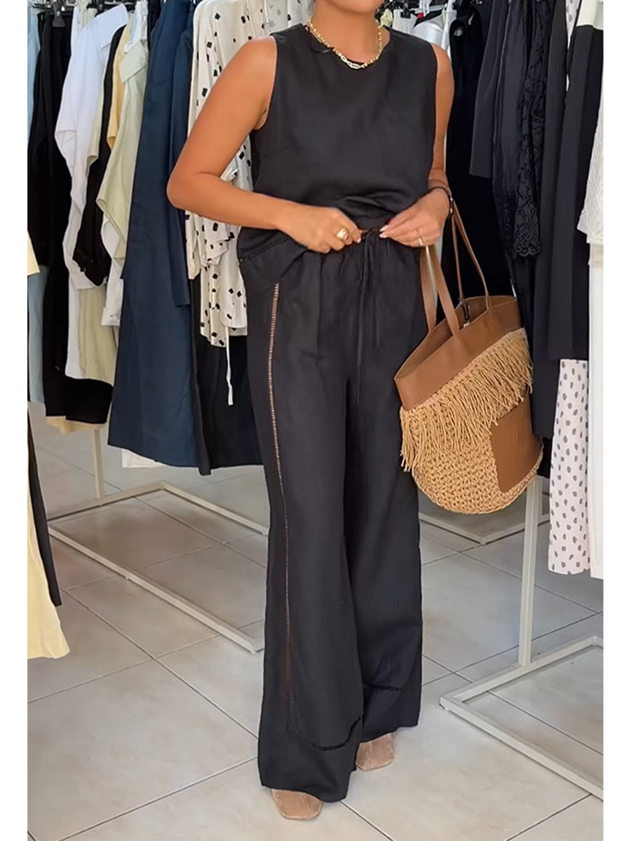 Casual Two-piece Set Featuring A Sleeveless Linen-cotton Blend Top And Trousers With Cut-out Webbing Details.